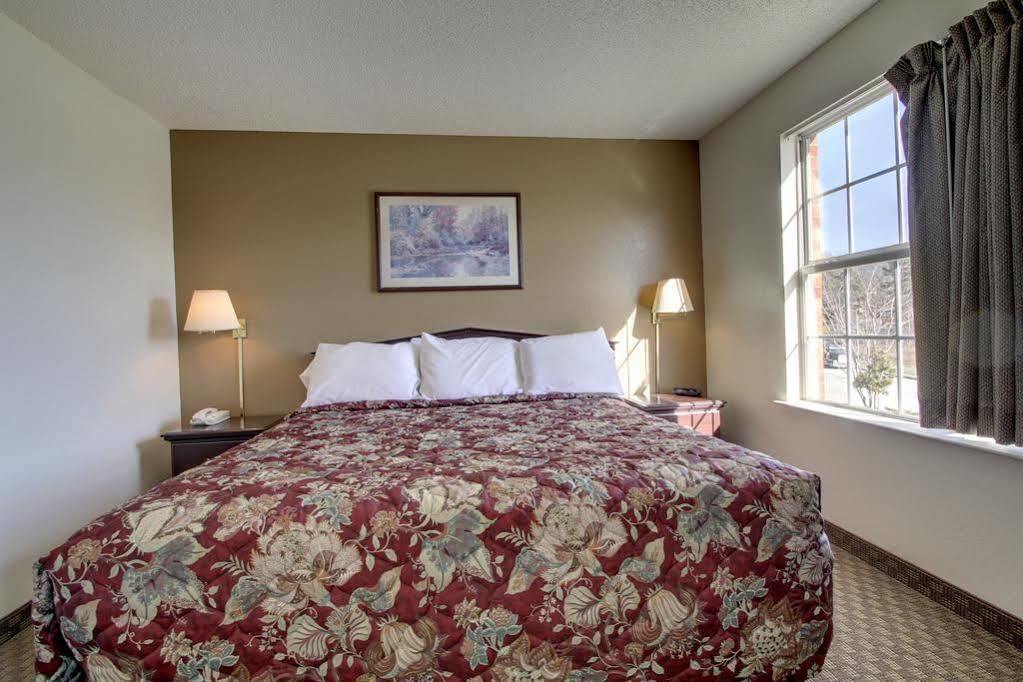 Intown Suites Extended Stay Greensboro Nc - Airport Exterior foto