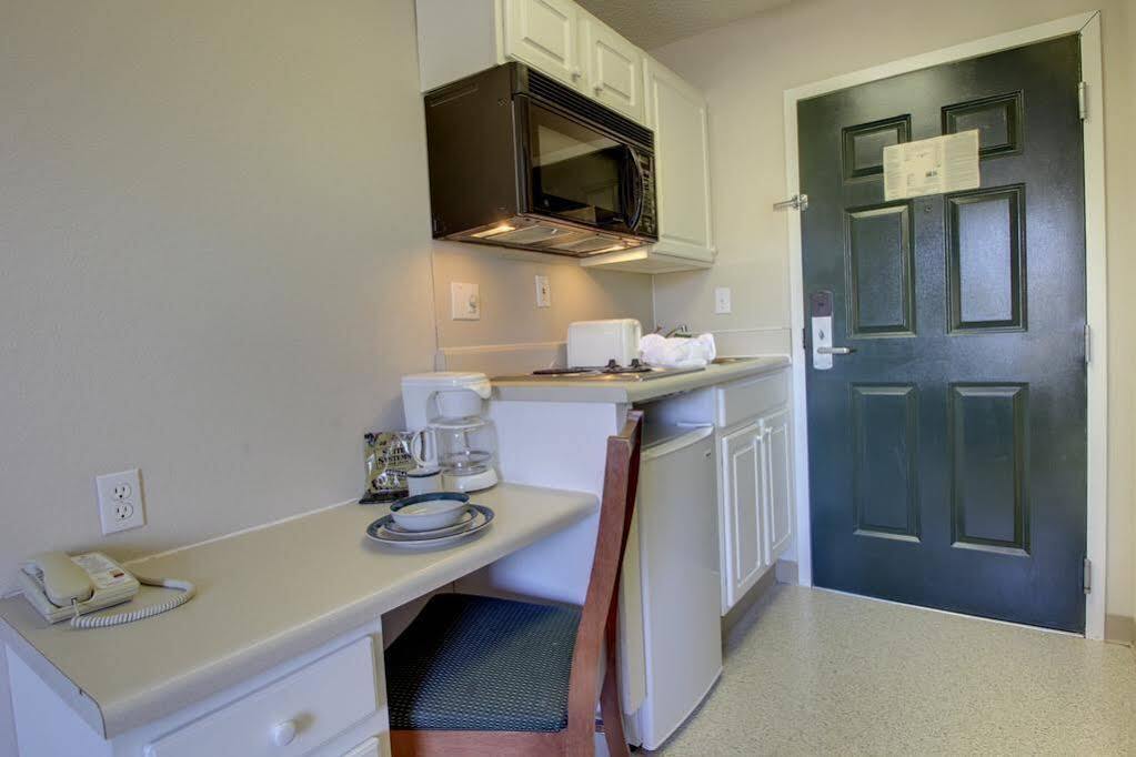 Intown Suites Extended Stay Greensboro Nc - Airport Exterior foto